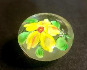 FERMACARTE VINTAGE VETRO CHIARO ART SINGOLO GIALLO ROSSO ARANCIONE VERDE FIORE - Foto 1 di 7
