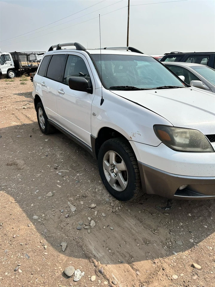 Used Rear Left Door Assembly Rear Side fits: 2004 Mitsubishi Outlander electric Foto 1 de 4