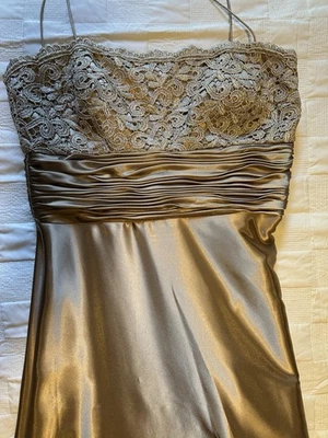 Свадебное платье David's размер 14 атласное кружевное с ремешками для спагетти - Изображение 1 из 4