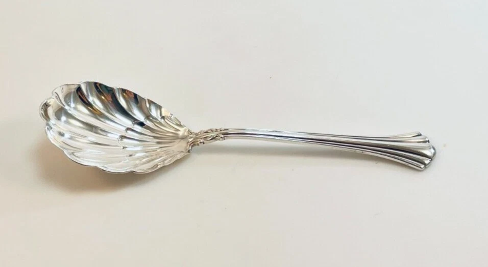 Cuchara para servir ensalada esterlina del siglo XVIII Reed & Barton - 9 1/8" Foto 1 de 3