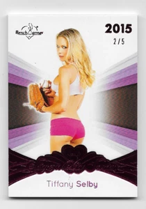 Tiffany Selby 2015 Benchwarmer Signature Series Card 2/5 guanto pantaloncino rosa - Foto 1 di 2