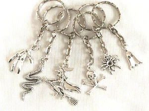 6 HALLOWEEN KEYRINGS TRICK OR TREAT SPOOKY PARTY PRIZE FAVORS PARTY BAG GIFT . - Picture 1 of 1