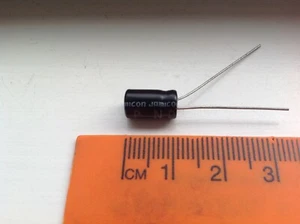 4.7uF Bipolar Electrolytic Capacitors High Quality 4.7 UF RB BiPolar Fast Post!. - Picture 1 of 3