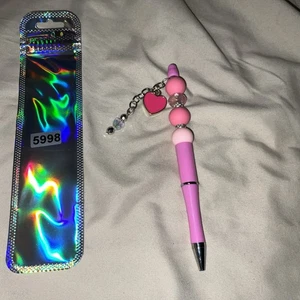 Pluma Casera con Cuentas Estilo Tinta Negra Recargable, Con Cuelga Varios Colores Nuevo - Imagen 1 de 21