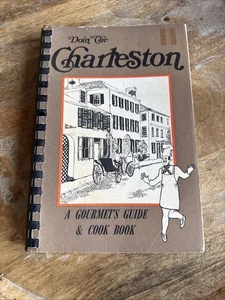 1976 Doin’ The Charleston A Gourmet’s Guide & Cookbook Molly Sillers - Picture 1 of 12