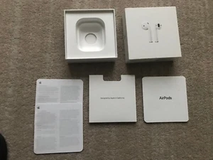 APPLE AIRPODS EMPTY BOX WITH INSTRUCTIONS SIZE APPROX 10 X 10CM - Zdjęcie 1 z 2