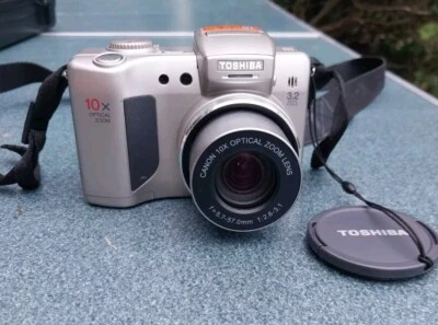 Câmera Digital Toshiba PDR-M700 3.2 MP Testada e Funcionando Leia a Descrição  - Imagem 1 de 4