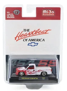 M2MACHINES, CHEVROLET C1500 SS454 Pick-up 1990 bianco con fiamme rosse, 1/64,... - Foto 1 di 1
