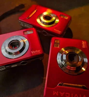 Vivitar ViviCam 9126 – 9.0MP Compact Digital Camera – Red – Used - Image 1 of 4