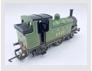 OO Gauge HORNBY J83 class 0-6-0 Tank Locomotive in LNER green Weathered No.8469 - Picture 1 of 6