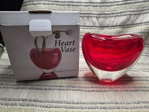 Herz Vase Philadelphia Museum of Art 5 Zoll x 5,5 Zoll groß - Bild 1 von 4