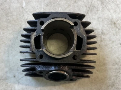 Jarra de cilindro de motor scooter Suzuki FA50 1986 Foto 1 de 4