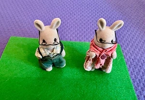 Sylvanian Families Babblebrook Grey Rabbit Grandparents Inc Wire Glasses - Picture 1 of 5