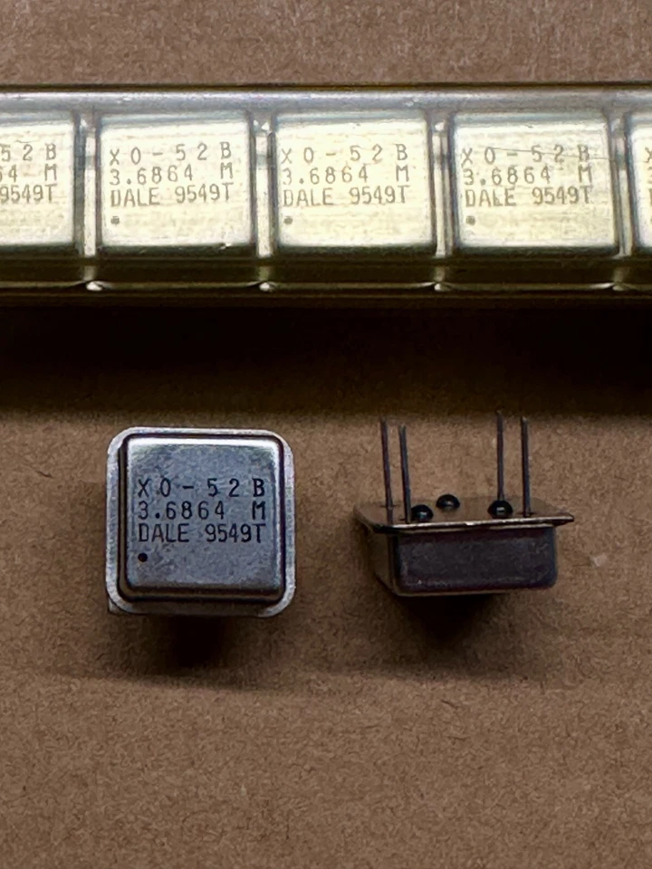 DALE XO-52B OSCILADOR CRISTAL TAMAÑO 3.6864 M **NUEVO** Cantidad 40 Foto 1 de 1