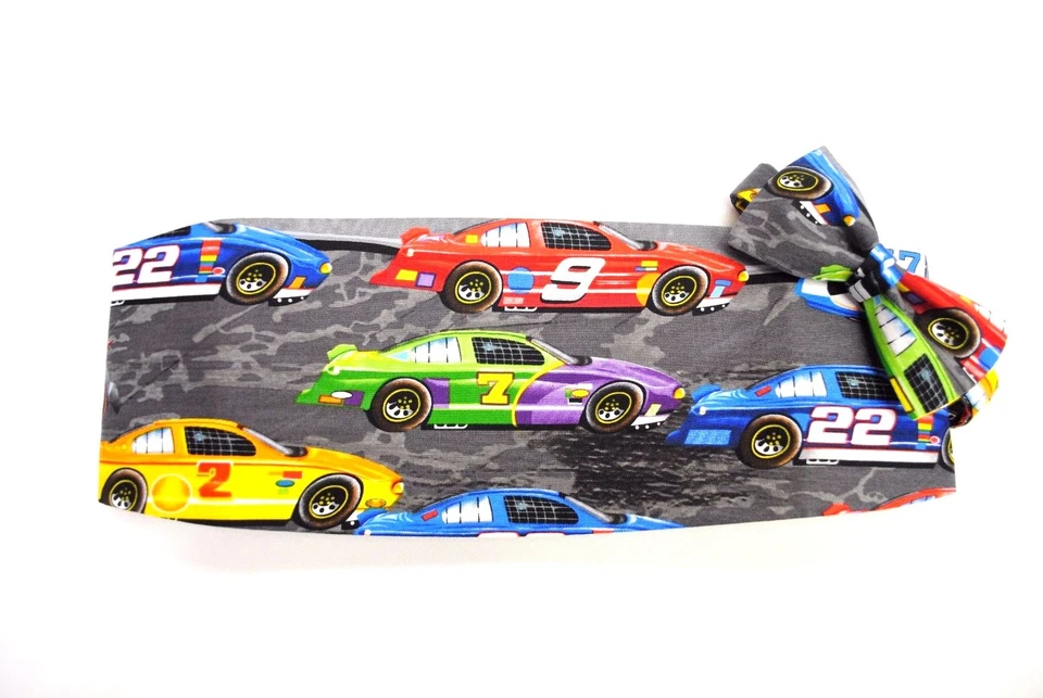 Esmoquin y pajarita para coche de carreras Foto 1 de 1