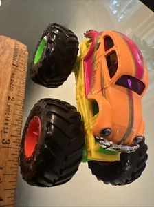 Hot Wheels Volkswagen VW Beetle Monster Truck 1:64 - Picture 1 of 4
