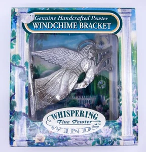 NEU Flüsternde Winde ""Fliegender Engel"" handgefertigte Zinn Windklingel Halterung - Bild 1 von 3