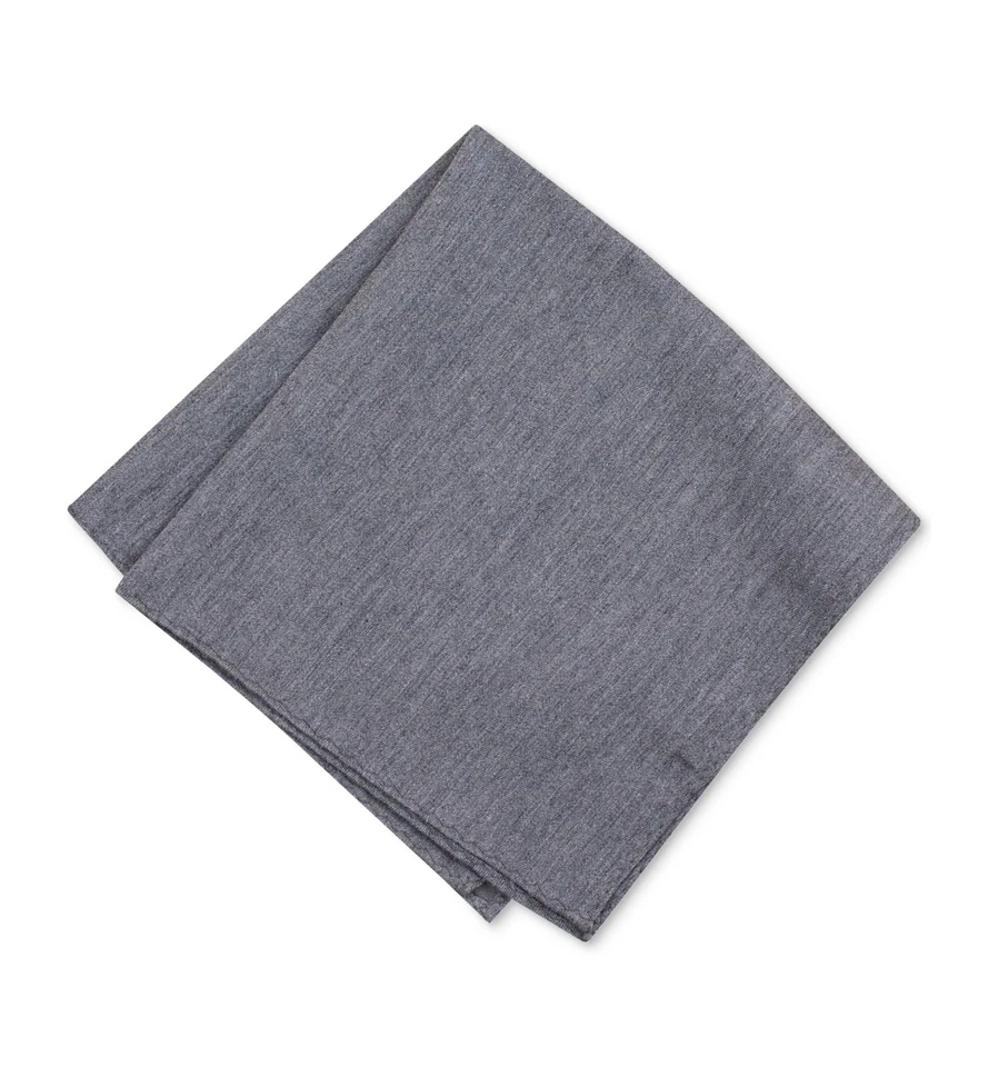 Pañuelo clásico gris liso Bar Iii de $96 para hombre pañuelo cuadrado de bolsillo Foto 1 de 1