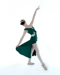 Abito asimmetrico Weissman I Found You Flounce. Stile 11001. Bambino grande. Verde - Foto 1 di 8