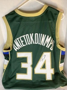 Giannis Antetokounmpo #34 Signed Milwaukee Bucks Basketball Jersey w/ VSA COA - Picture 1 of 9