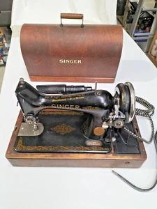 Vintage Sewing Machine Stunning Singer - runs per video - in Original Case - AF - Picture 1 of 12