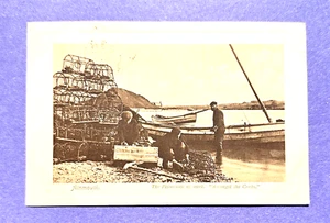 Alnmouth RPPC Amongst the Crabs postal pescadores cangrejo ollas 1914 Northumberland - Imagen 1 de 2