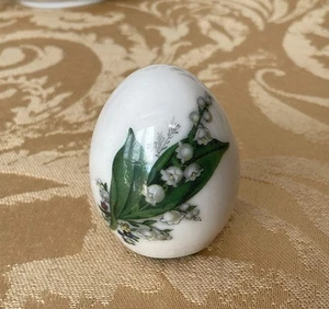De colección - Lirio del Valle - HUEVO DE PORCELANA - JAPÓN - 2" de Alto - Imagen 1 de 4