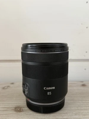 Canon RF 85mm F/2.0 Camera Lens. Canon RF Mount. Near Mint Excellent Condition - Image 1 of 4
