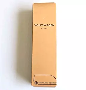Volkswagen BOSCH Spark Plug 04E905612C / 8180 - Picture 1 of 4