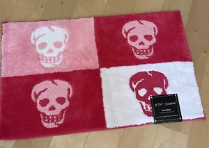 BETSEY JOHNSON SKULLS BADEMATTE AKZENT TEPPICH PINK & WEISS 20” X 32” NEU - Bild 1 von 5
