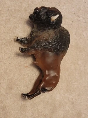 VINTAGE WESTERN BISON INDIANS 6" LONG SIMILAR TO BREYER MOLDING JAPAN  no 682 - Image 1 of 4