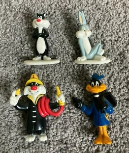 Warner Bros Looney Tunes 1989 Daffy Sylvester fireman 1987 Bugs oval base Arby's - Picture 1 of 9