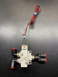 Elettrovalvola pneumatica SMC 0.1-0.7MPA 24VDC VQZ215-5L0 collettore 1/4 raccordi - Foto 1 di 6