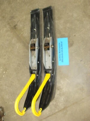 2003 ARCTIC CAT ZL600 EFI SS oem original plastic skis carbides set loops low mi - Image 1 of 4