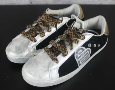 Tenis deportivos Justice para niñas talla 4 negros plateados dorados cordones de guepardo parte superior baja nuevos con etiquetas Foto 1 de 4