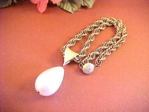 Vintage Pendant Ornate Large Teardrop Cream Color  Gold Tone Chain - Picture 1 of 4