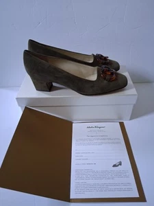 Salvatore Ferragamo Germaine edizione limitata camoscio verde oliva taglia 9,5 750€ - Foto 1 di 5