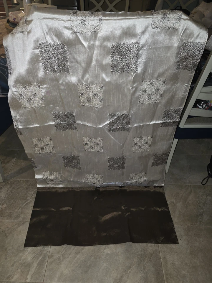 Cortina de Ducha Color Marrón Y Crema 72x72  Foto 1 de 3