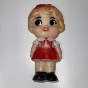 Bambola bambina gomma vintage Campbell zuppa bambini giocattolo piatto vestito rosso con cigolio - Foto 1 di 5