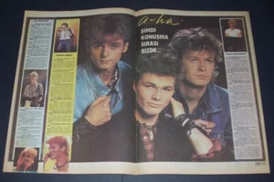 A-HA - MORTEN HARKET - BON JOVI Türkische Zeitschrift 1987 CENTERFOLD 48152 - Bild 1 von 2