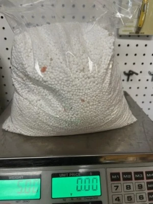 Fertilizante de urea nitrógeno 46 0 ideal para céspedes, jardines, parcelas de alimentos para ciervos Foto 1 de 4