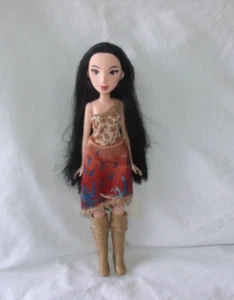 Muñeca Princesa Pocahontas Disney Brillo Real con Botas - Imagen 1 de 4