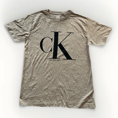 Calvin Klein классический логотип футболка Slim Fit рубашка желтовато-коричневый / бежевый Sz L новый без ярлыков - Изображение 1 из 2