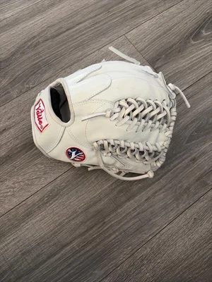This Valle Eagle 1050 Trapeze Web Glove - Image 1 of 4