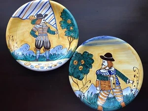 RARE Set of 2 VIETRI Italian POTTERY PLATES PLATE w/ SOLDIER DRUMMER EXPLORER - Picture 1 of 8
