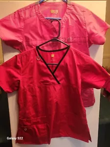 LOT OF 2 WOMEN'S SCRUB TOPS SIZE SMALL WONDERWINK RED/BLACK HOT PINK - Picture 1 of 5