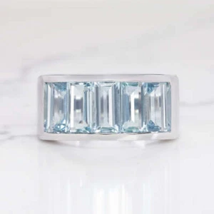 ANILLO DE CÓCTEL AGUAMARINA NATURAL DE 3,5 QUILATES BANDA ANCHA CORTE BAGUETTE ORO BLANCO 14K - Imagen 1 de 2