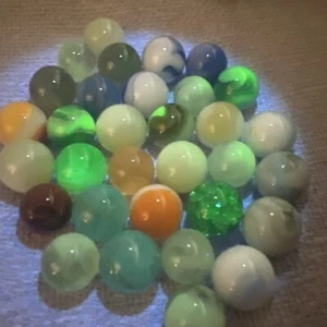 32 Glow in the Dark Glasmurmeln Konvolut verschiedene Farben❗ - Bild 1 von 13