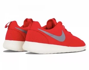 Nike Roshe Run Low Herren Sport Laufschuhe Rot Weiß 511881-601 Herren Größe 11,5 - Bild 1 von 6