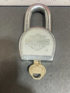 Harley Davidson Lucchetto Vintage Cromato Master Lock n. 220 Con Chiave - Foto 1 di 7